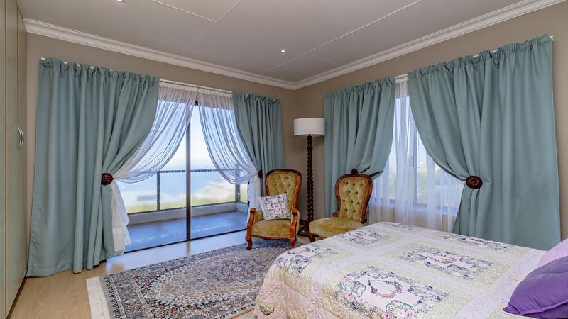 5 Bedroom Property for Sale in Village On Sea Western Cape